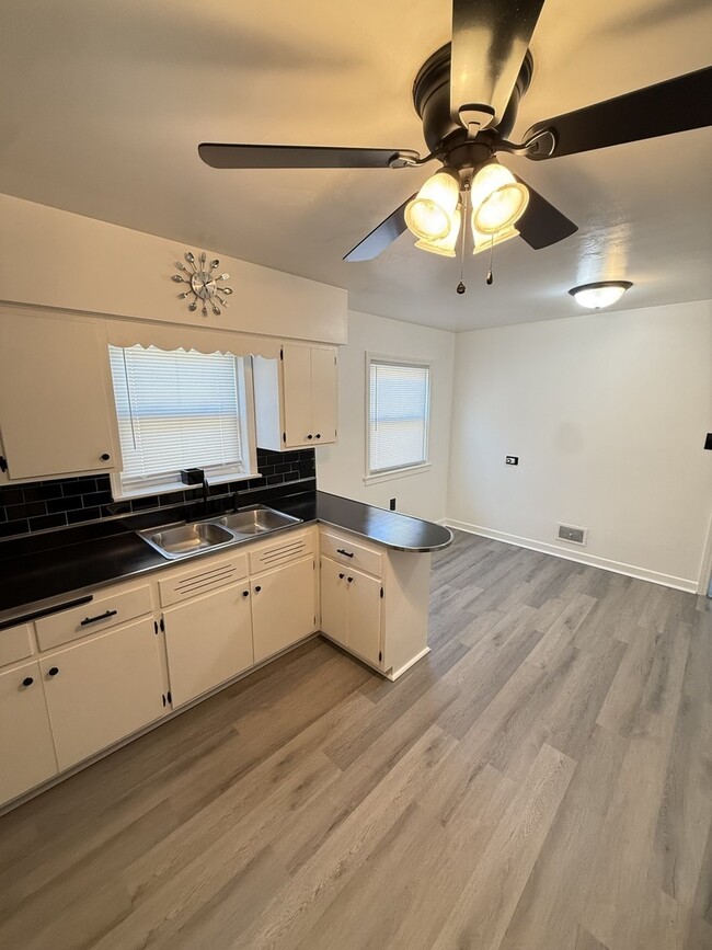 Photo - 8542 S Winchester Ave