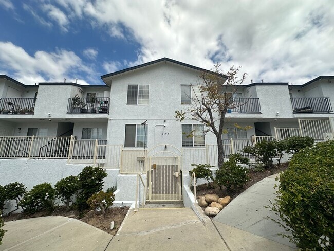 Building Photo - Stunning and Newly Remodeled Apartment Home Unit 4210-203