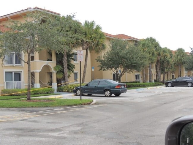 Photo - 9905 Westwood Dr Unidad 163