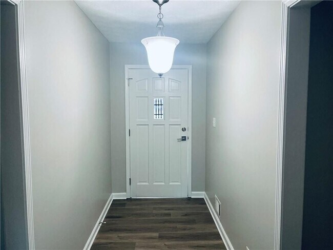 Photo - 637 Rae Dr SW