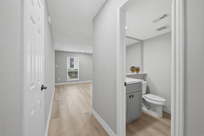 Photo - 9261 Westwood Village Dr Unidad 51