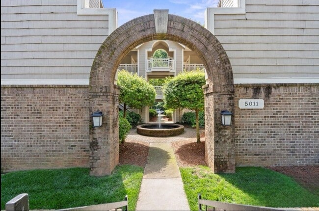 Building Photo - 5011 Sharon Rd