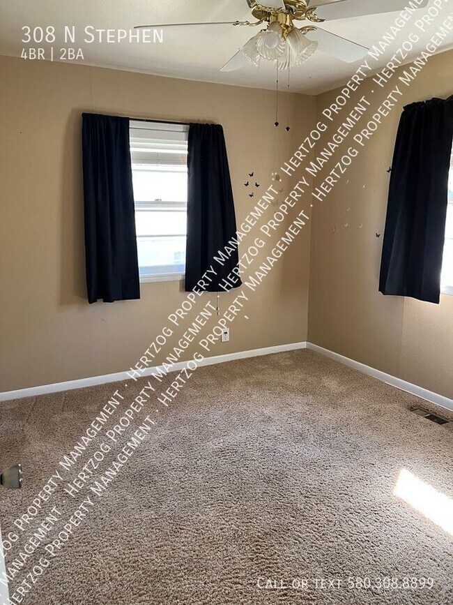 Rare 4 Bedroom 2 Bath Home with 2 Car Gara... Rental House Rental in Ponca City, OK