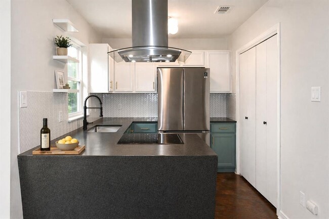 Building Photo - 7206 Meador Ave