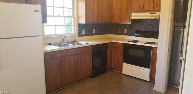 Photo - 415 Bryan Ct