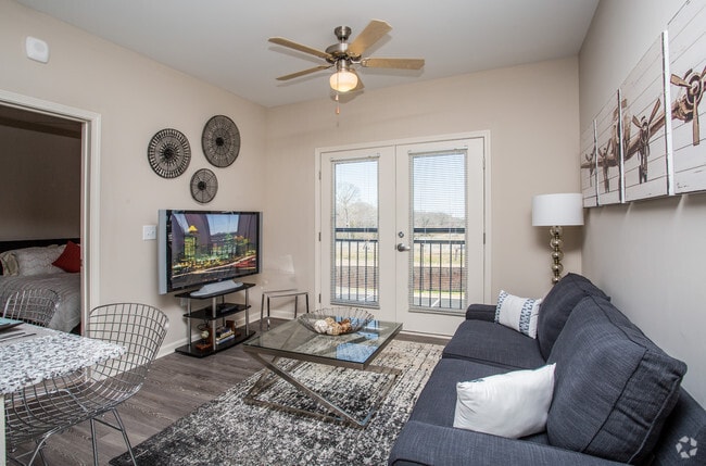 2BR, 2BA - 921 SF