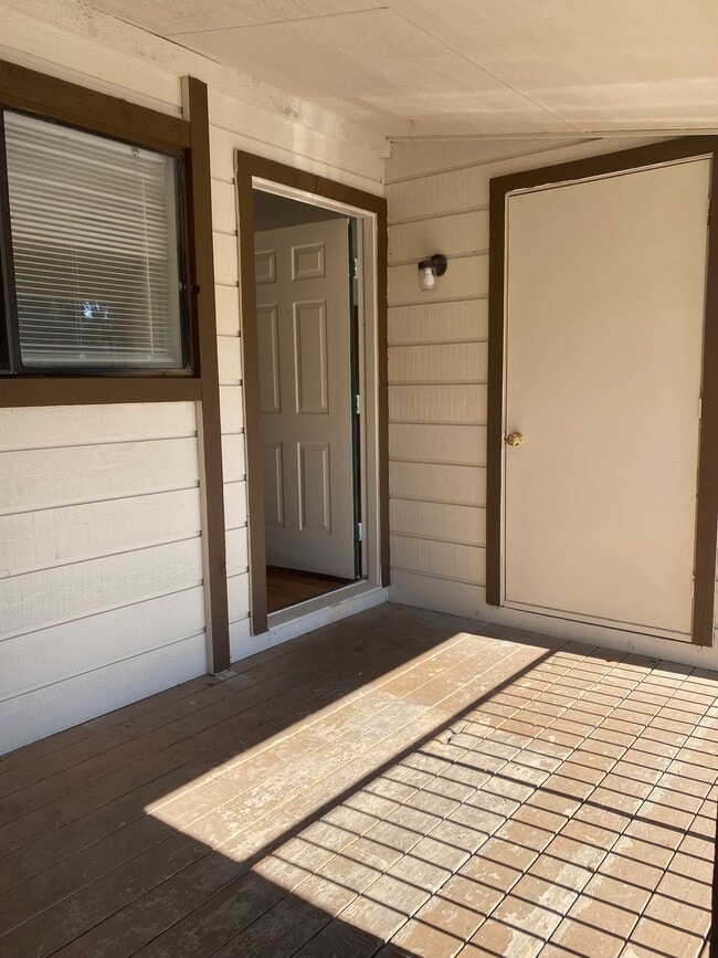 View Walking Into Unit - 7000 Oak Meadow Cir Unit D