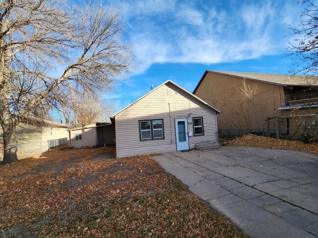 Building Photo - 310 N 8th Ave Rental