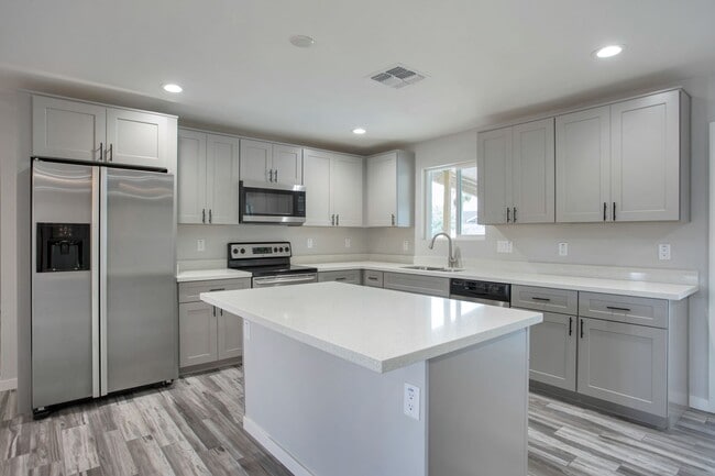 Building Photo - Modern Home with Pool in the Best ASU neighborhood