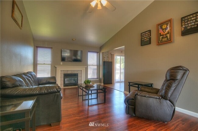 Photo - 8715 201st. St. E