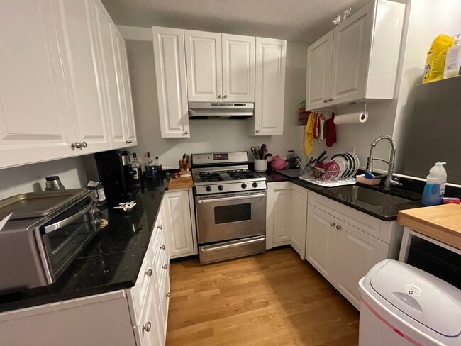 Building Photo - 682 Parker St Unit 2