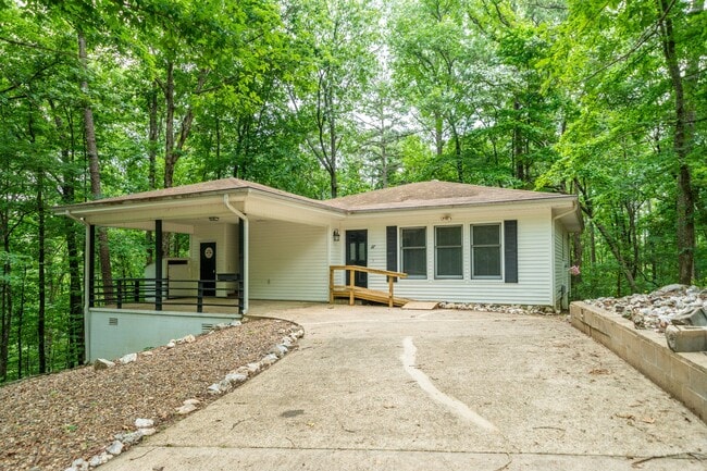 Building Photo - 11 Vitoria Ln