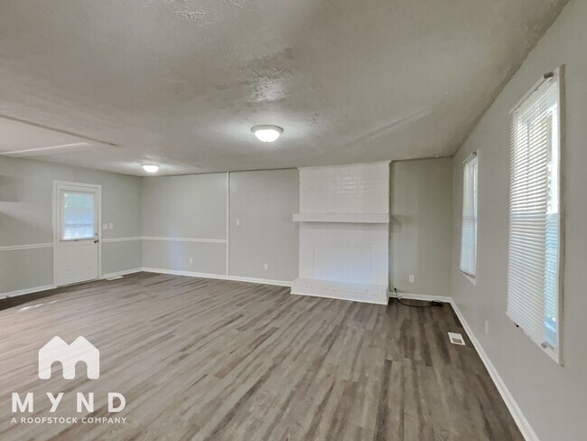 Photo - 546 Hardy Way