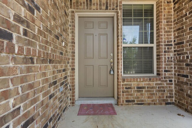 Photo - Charming Home Awaits: Spacious & Modern Li...