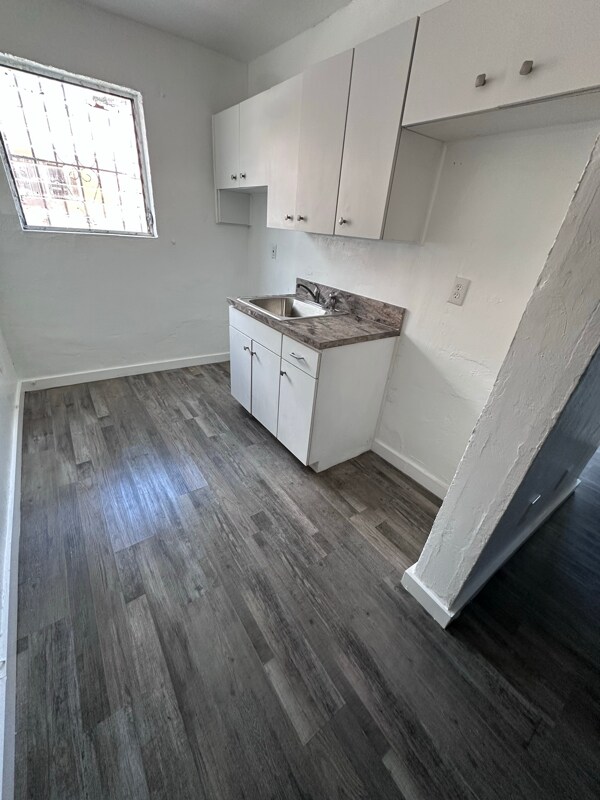 Building Photo - 5410 NW 13th Ave Unit APT # 1