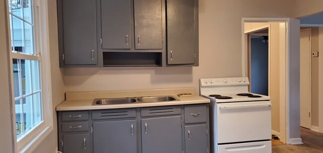 Kichen - 2216 Bandler Rd