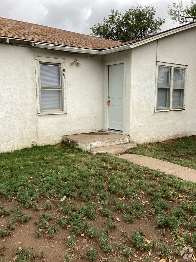 Building Photo - Located in Portales!! Cozy 1 bed apartment!