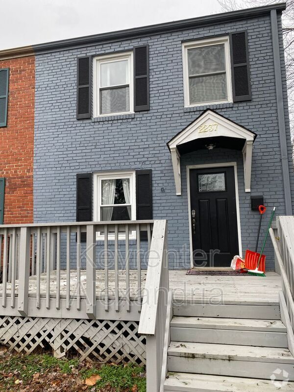 Building Photo - 2237 Arlington Ter Rental
