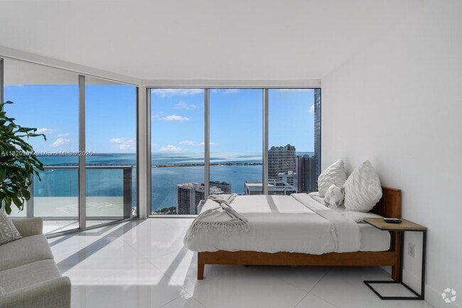 Building Photo - 1300 Brickell Bay Dr Unit 3602 Rental