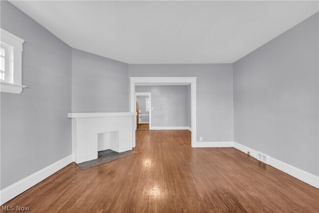 Photo - 1239 W 115th St Unidad 1/DN