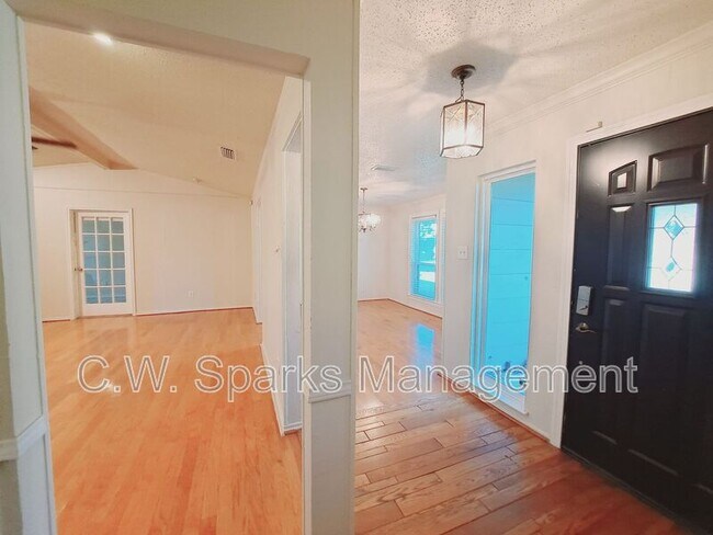 Photo - 1005 Harness Ln