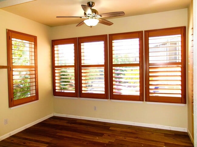 Photo - 3 Bedroom, 2-1/2 bath, 2-car garage in Nor...