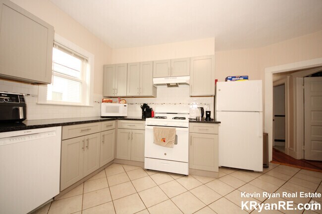 Building Photo - 51 Parker St Unit 3 Rental