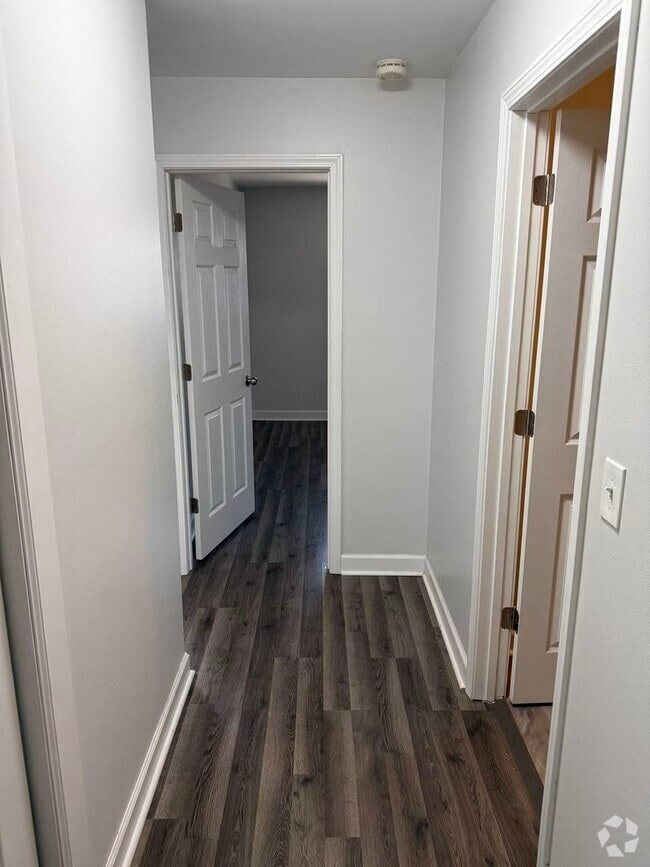 Building Photo - 625 N Elmwood Dr Rental