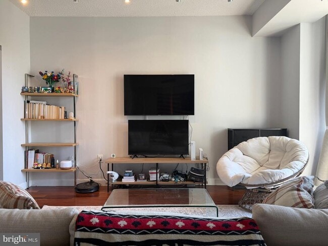 Building Photo - 955 26th St NW Unit 506