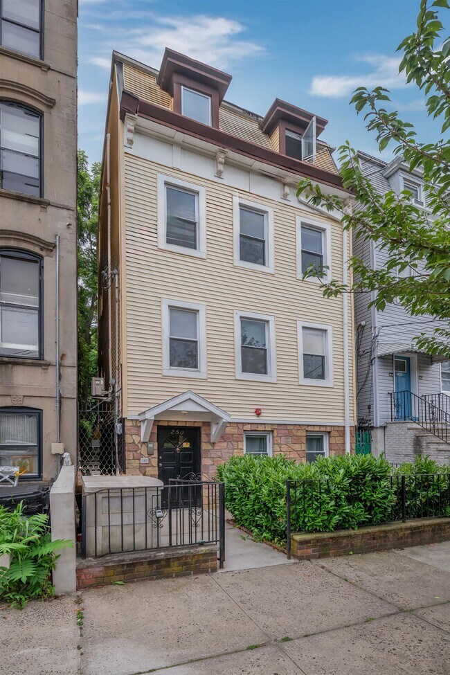 Photo - 250 Suydam Ave Apartment Unit 3