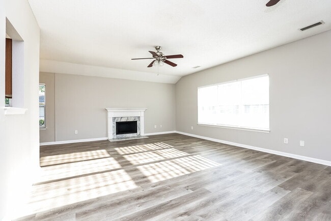 Photo - 321 Lake Forest Dr