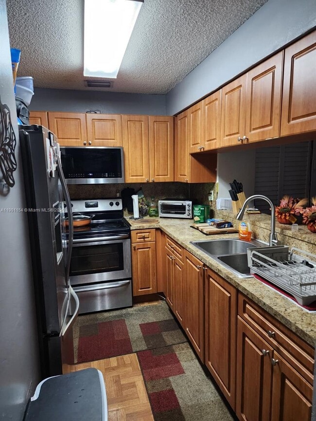 Building Photo - 2221 Sherman Cir Unit 304