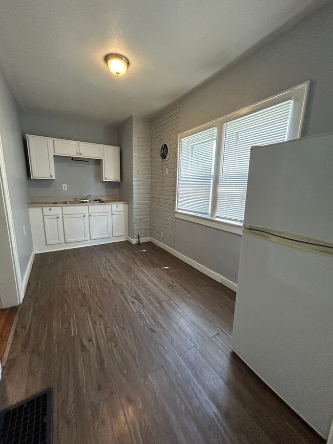 Photo - 1138-1138 Oakwood Ave Unit 1138