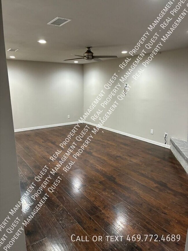 Photo - 802 Netherland Dr