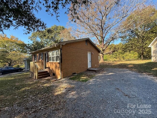 Photo - 431 Red Tip Ln