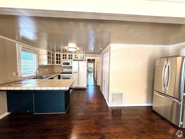 Building Photo - 104 2nd St Rental