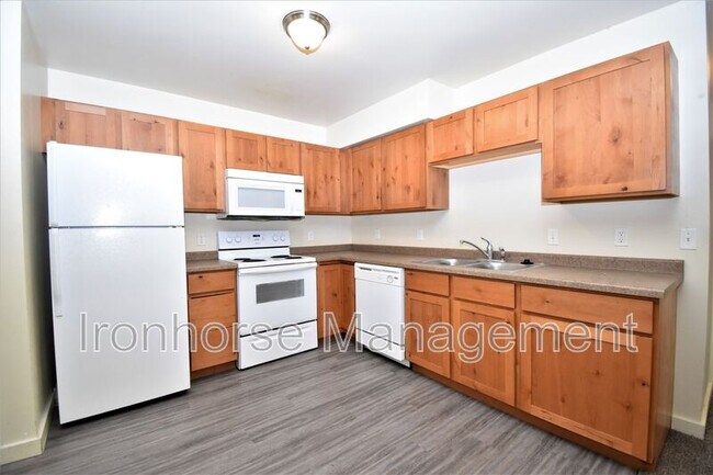 Photo - 807 W Villard St Unit #16