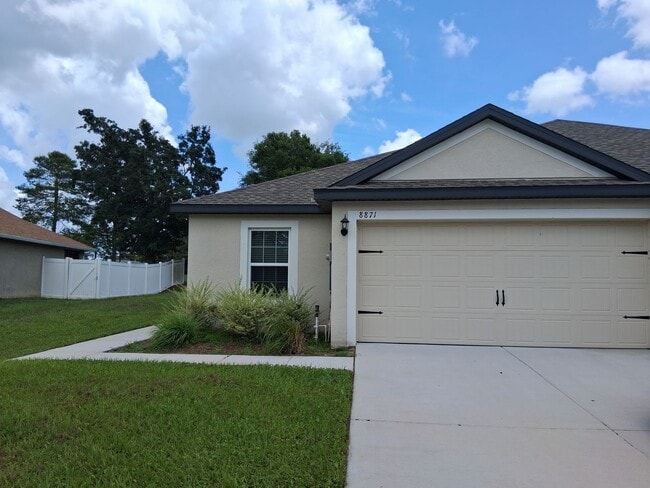 Building Photo - Newer 3 Bedroom 2 Bathroom Villa Home Silver Ridge