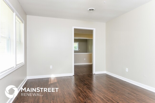 Photo - 1281 Hiawatha Dr NE