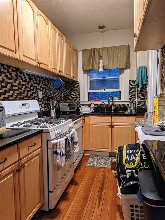 Building Photo - 174 Winthrop Rd Unit 2