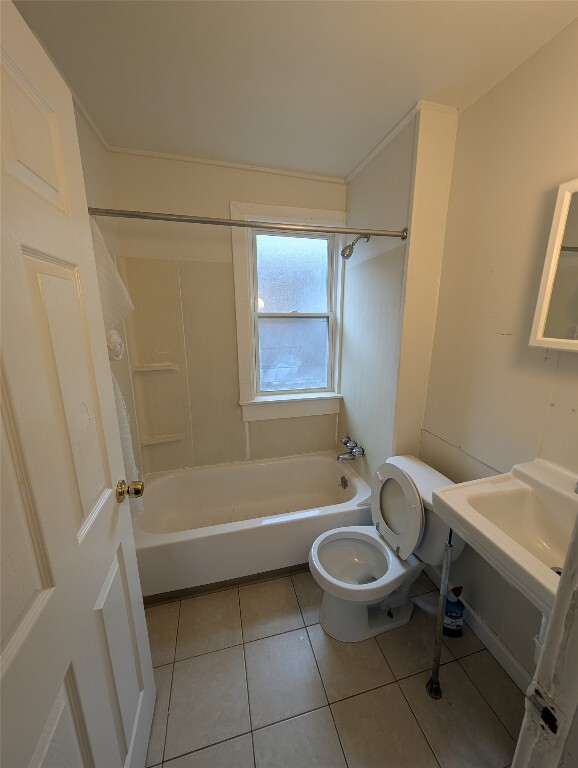 Photo - 639 W 5th St