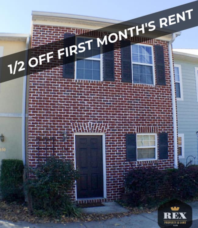 Building Photo - Modern 2 bedroom 2.5 bath Townhome with fe...