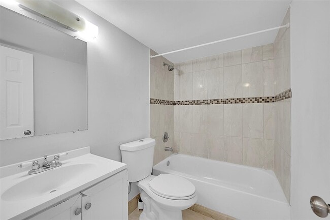Building Photo - 8605 W Sample Rd Unit 209 Rental