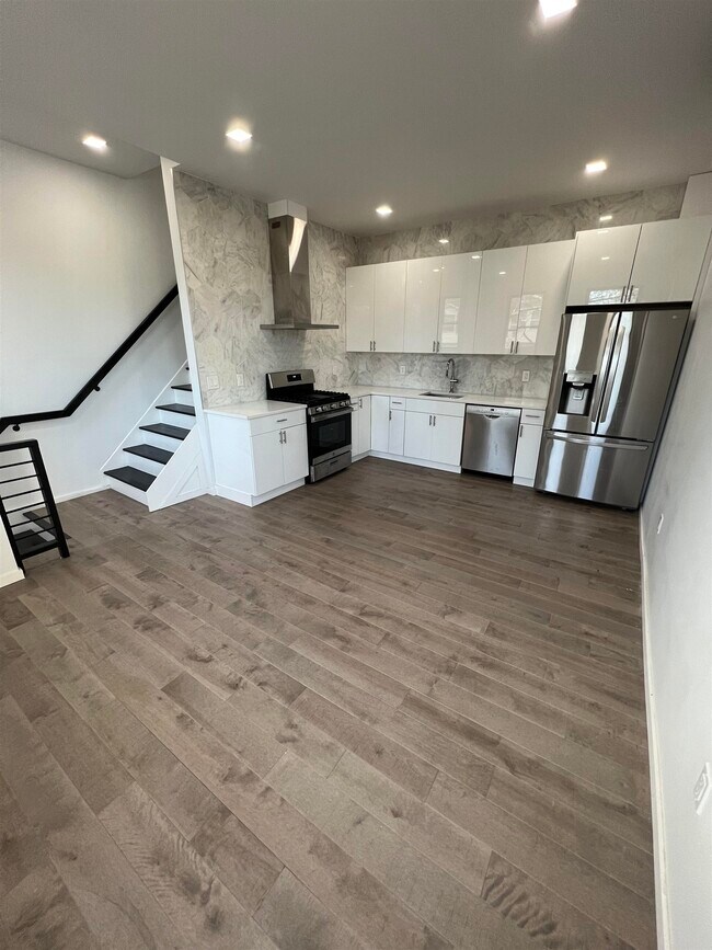 Photo - 125 Maple St Unit 2