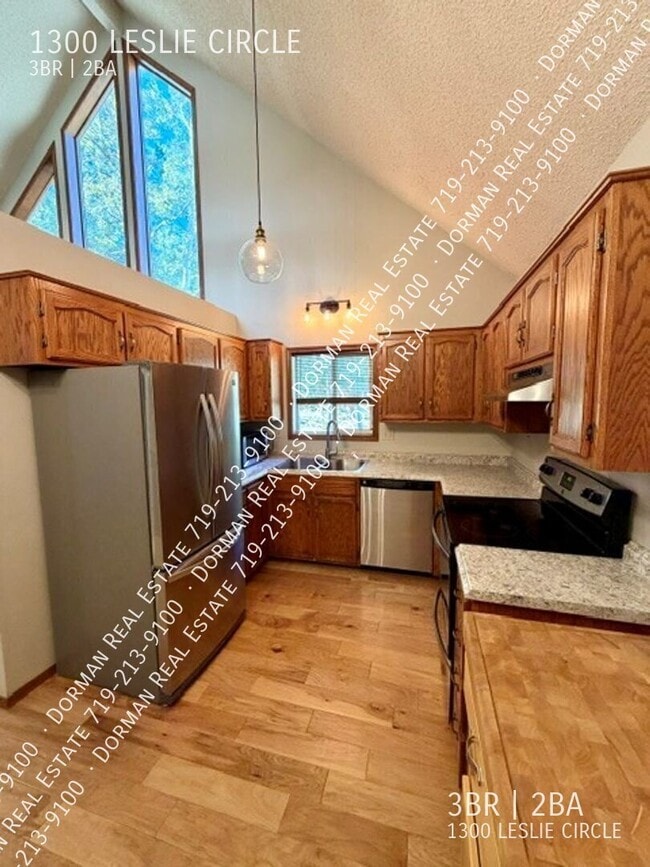 Photo - 1300 Leslie Cir