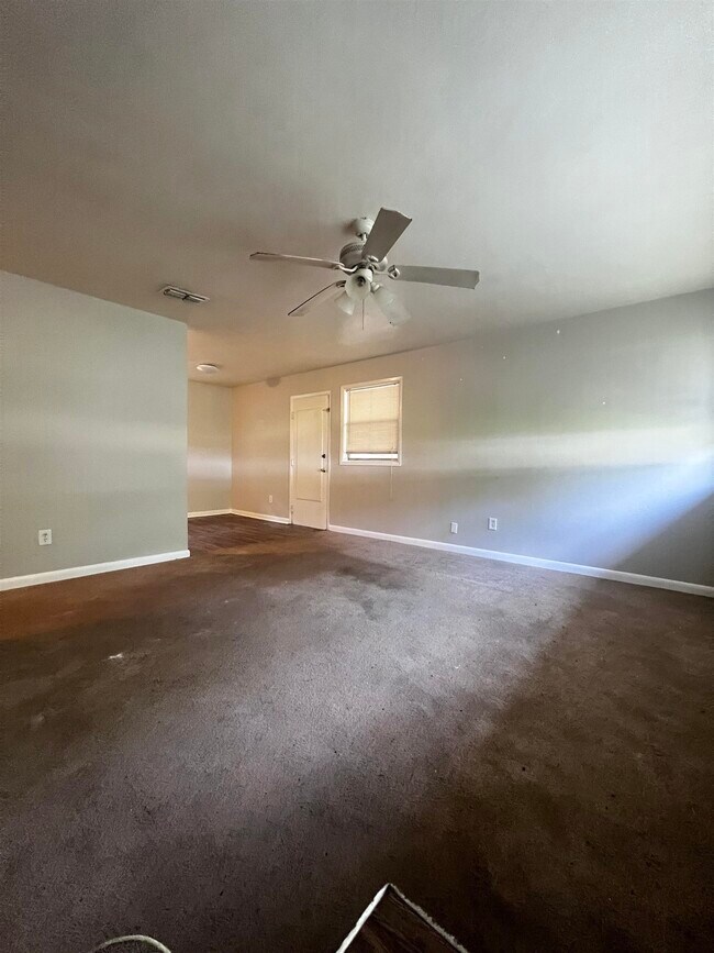 3515 Falcon Dr