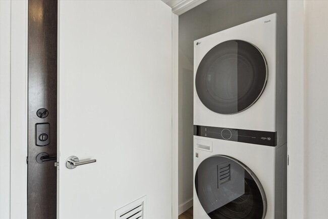 Photo - 1 Riva Row Unit 715