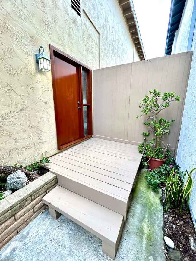 Photo - Stunning 3 Bed/3.5 Bath with Panoramic Views!