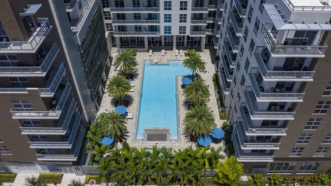 Blu27 at Edgewater