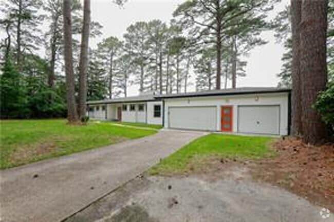 Building Photo - 4 BED/3 BATH LOCATED IN A WATERFRONT COMMU... Rental